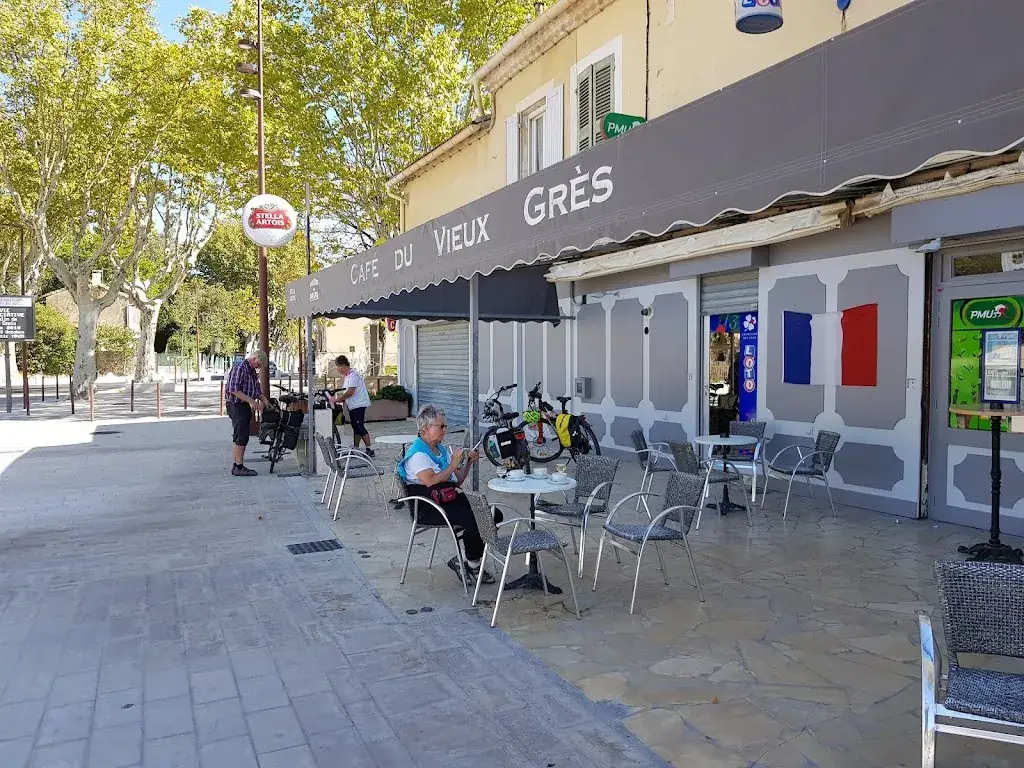 Cafe Du Vieux Gres restaurant in Saint-Étienne-du-Grès