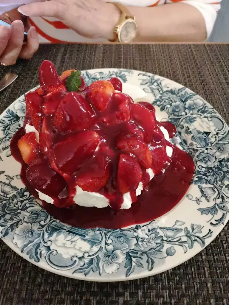 La cuisine d'Augustine_Priay_slider_image_3