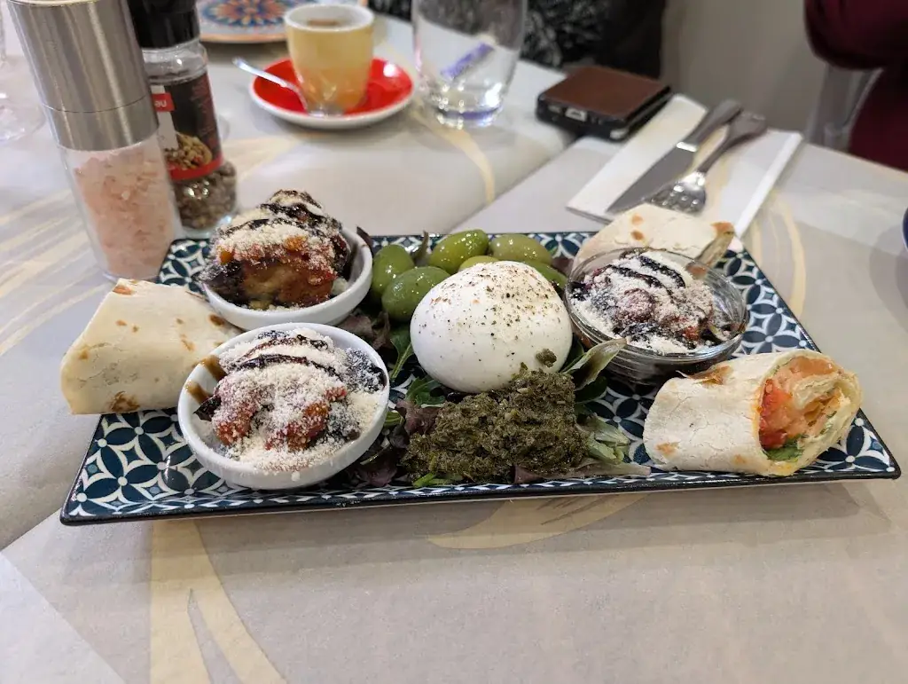 서인영_Emilio_Marseille_review