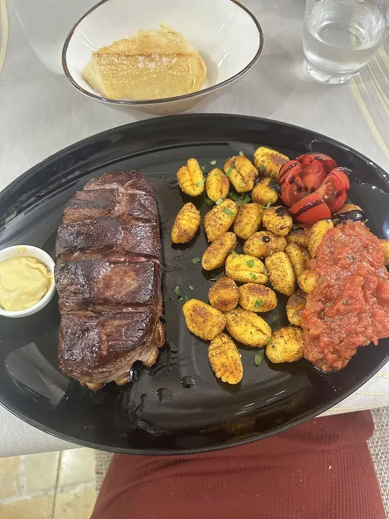 Sarah Marie Smith_Emilio_Marseille_review