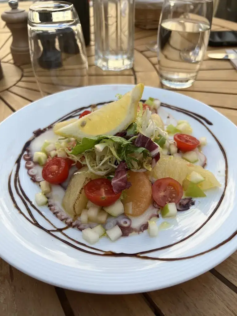 Judy Pantoja-McCabe_Restaurant Marseille - le rooftop du 8eme_Marseille_avis