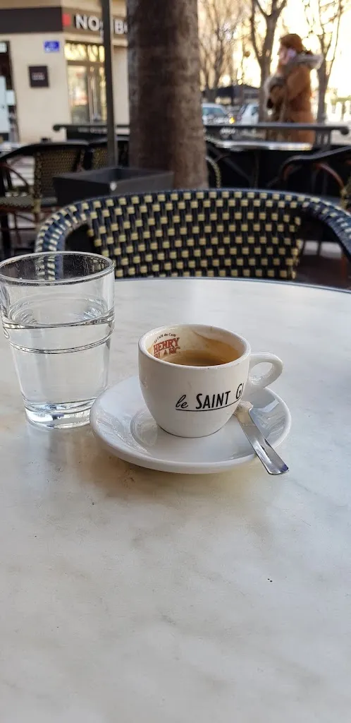 Le Saint Giniez - Bar Tabac Brasserie Restaurant_Marseille_slider_image_3