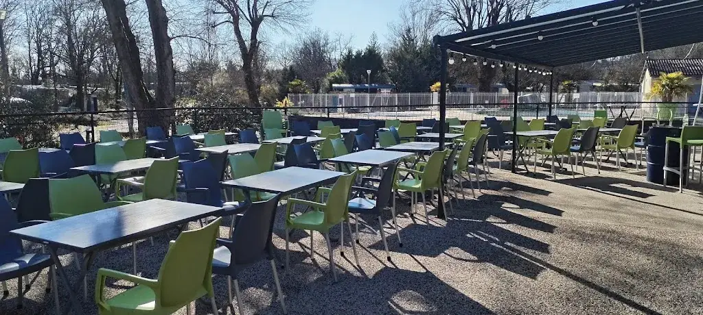 La Paillote au fil de l'eau restaurant in Priay