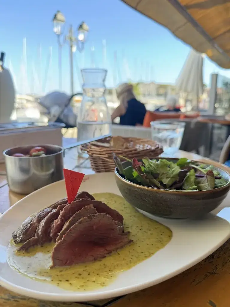 Katerina Zorko_Léo Léa - Assiette au Boeuf - Saint-Jean-Cap-Ferrat_Saint-Jean-Cap-Ferrat_review