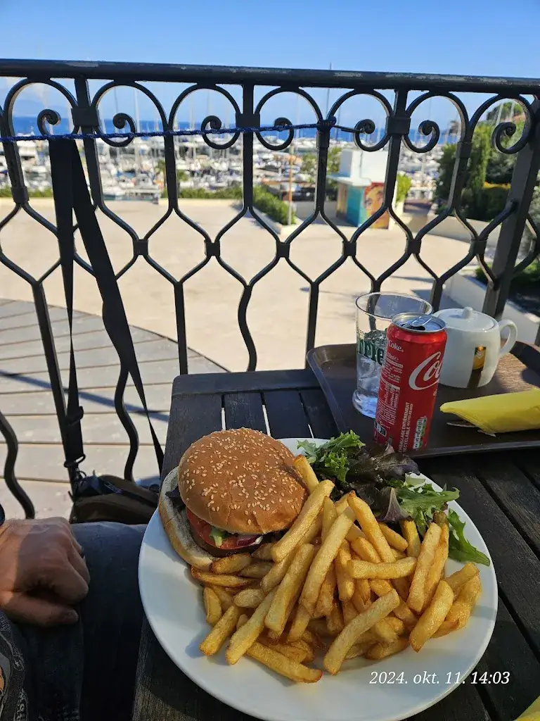 Gábor Jónás_Seaside Cafe_Saint-Jean-Cap-Ferrat_review