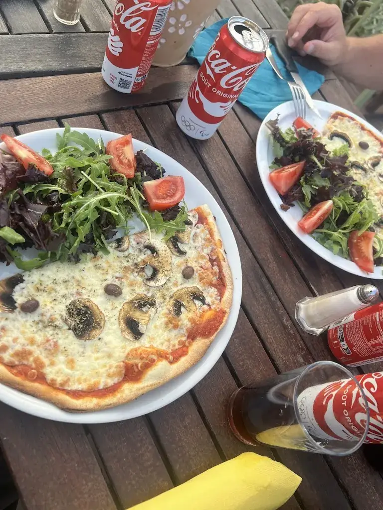 Amir Ozdoiev_Seaside Cafe_Saint-Jean-Cap-Ferrat_review