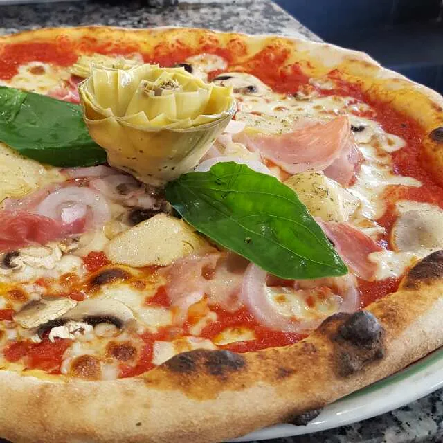 Madamepizza_Saint-Jean-Cap-Ferrat_slider_image_3