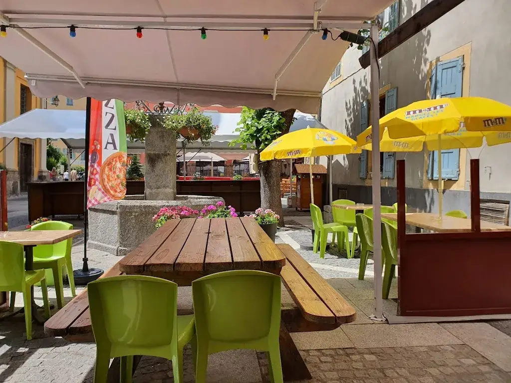 Snack Pizza L'Escale Restaurant in Saint-Étienne-de-Tinée