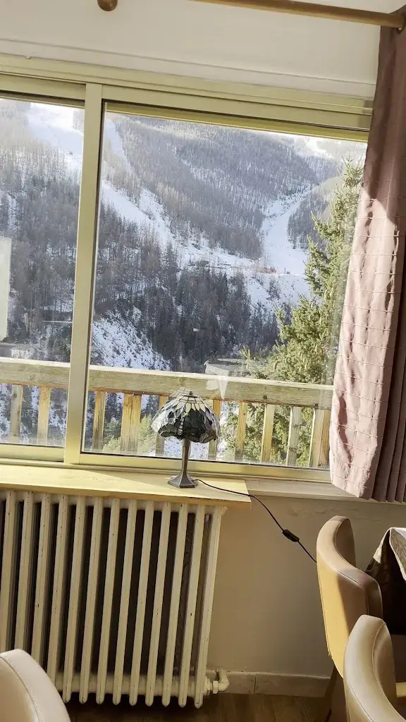 HOTEL LE CHASTELLARES_Saint-Étienne-de-Tinée_slider_image_1