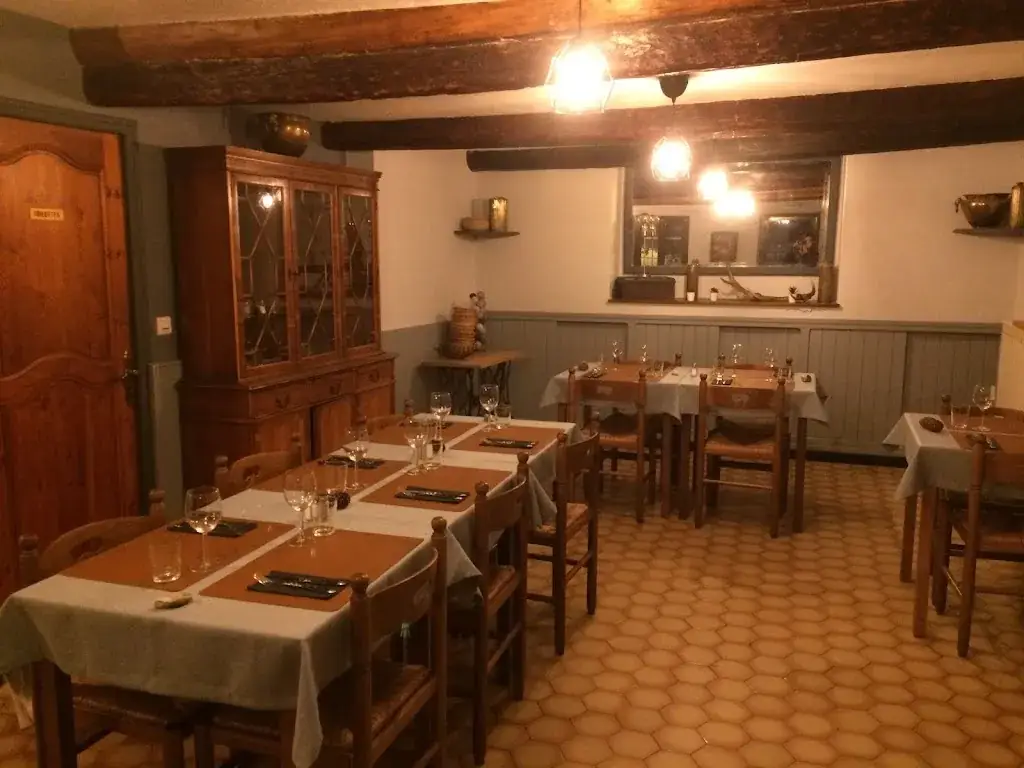 Les 3 Marmottes Restaurant in Saint-Dalmas-le-Selvage