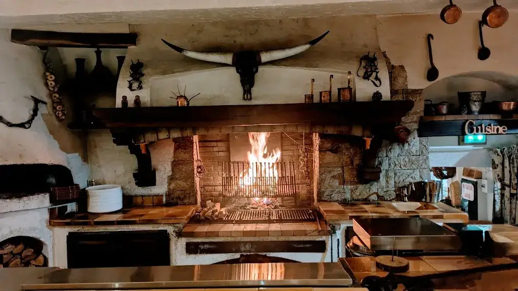 Le Bataclan AURON Hôtel Restaurant_06660_slider_image_1