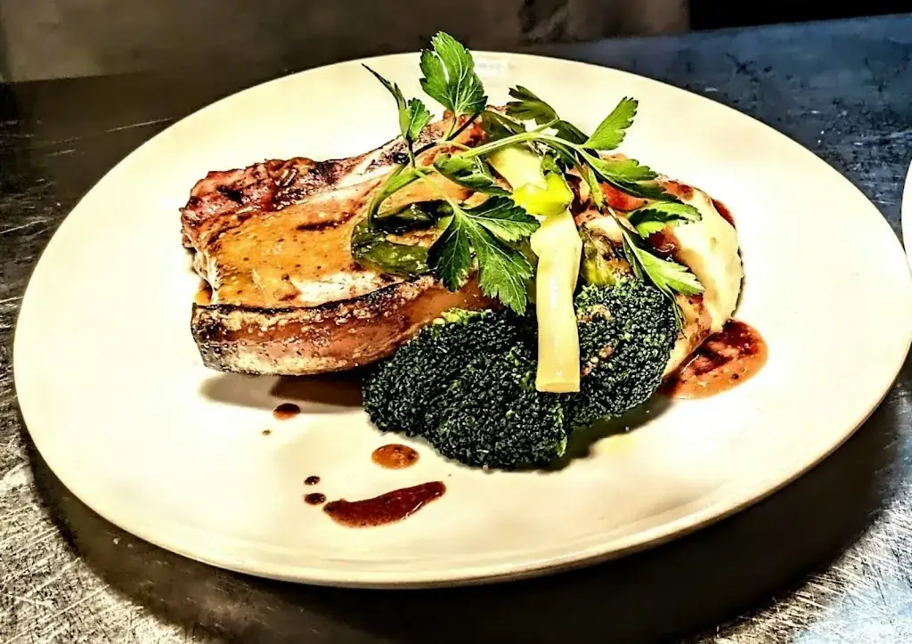 Le Bataclan AURON Hôtel Restaurant_06660_slider_image_2