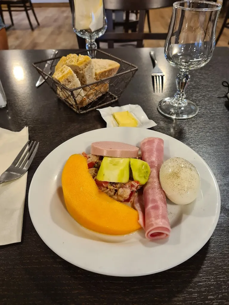 Wim H_SUNSET RESTO_Saint-Jeannet_review