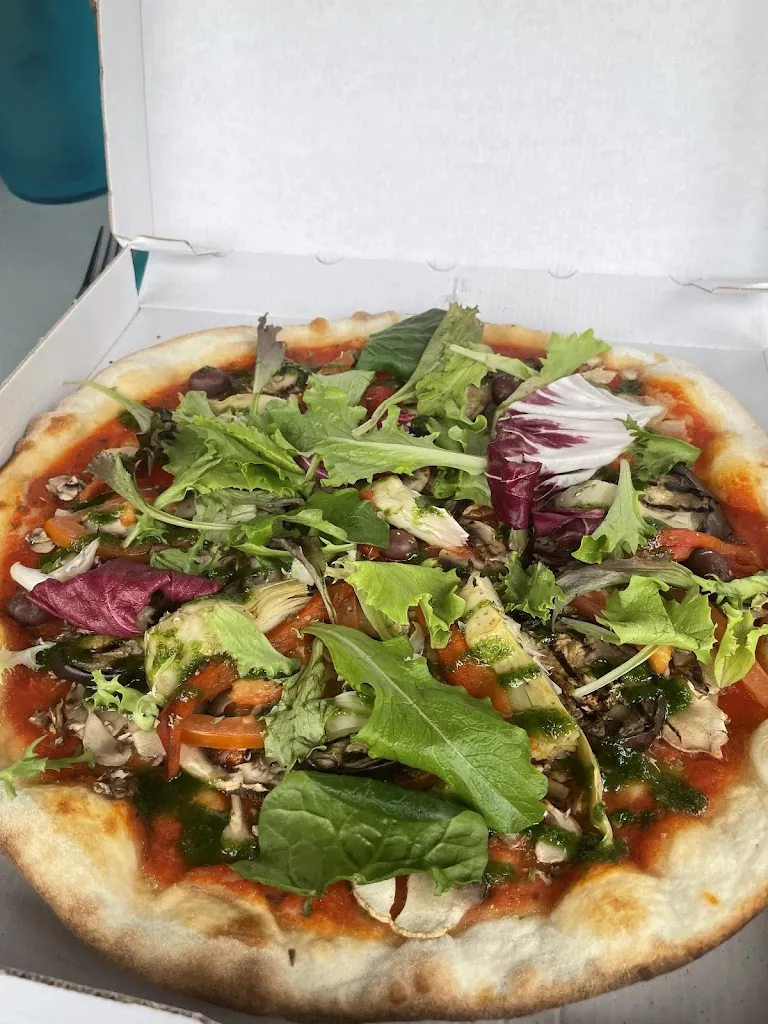 Anaïs Roger_Les pizzas du bastidon_Saint-Jeannet_recensione