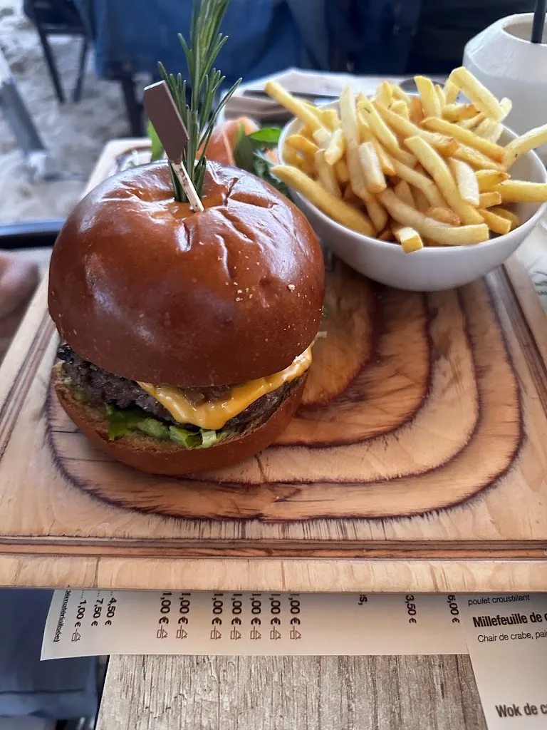 Korina Jimenez_Beach Club_Saint-Laurent-du-Var_review