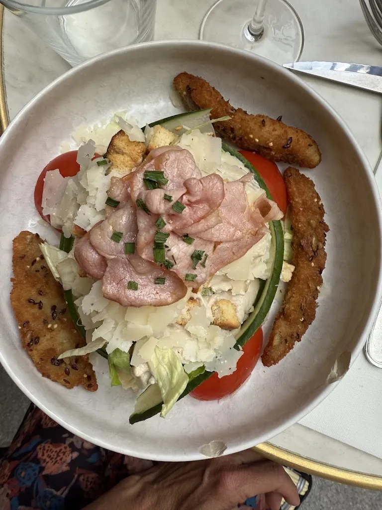 Kristen Gundlach_Terrasse Saint-Lazare_Paris_review