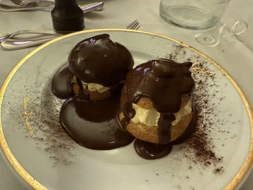 sb wong_Brasserie Mollard_Paris_review