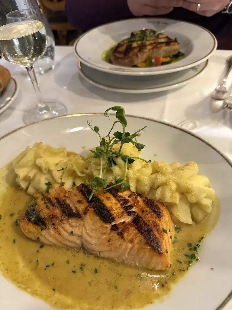 Antonela K_Brasserie Mollard_Paris_review