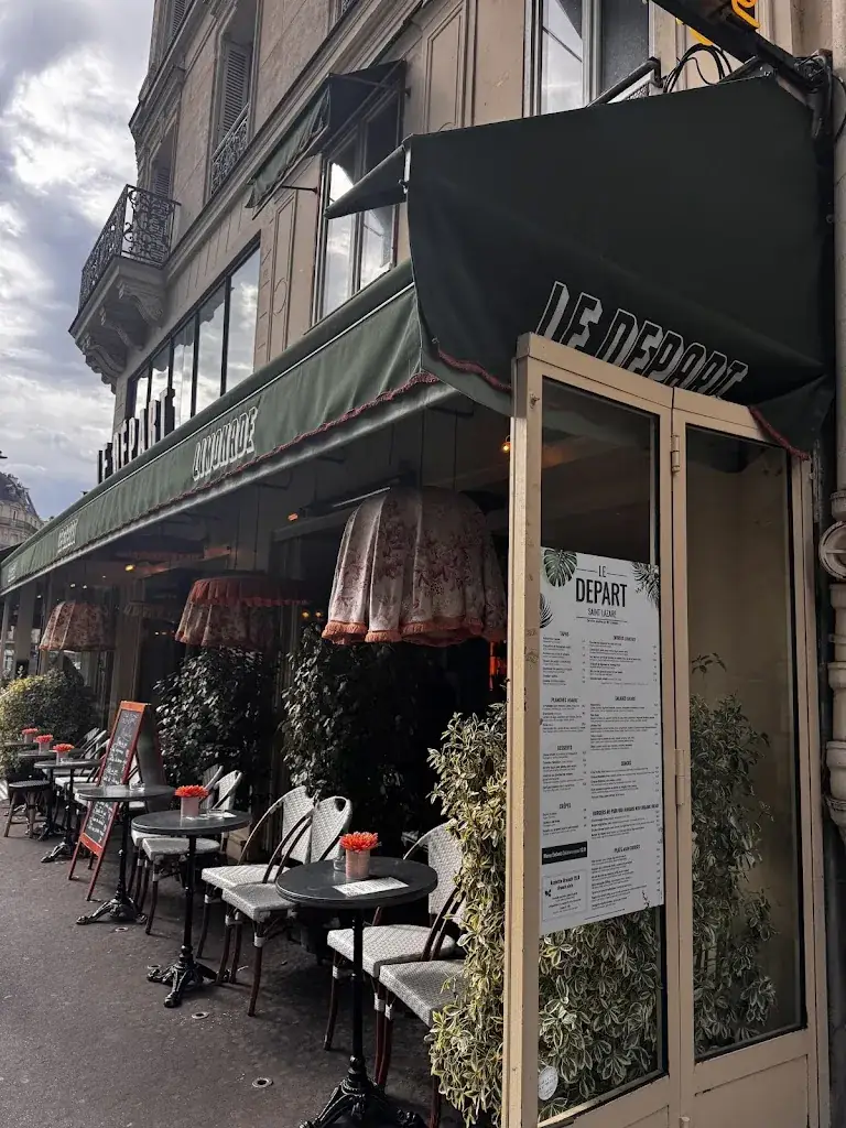 Julia M_Le Départ Saint-Lazare_Paris_review