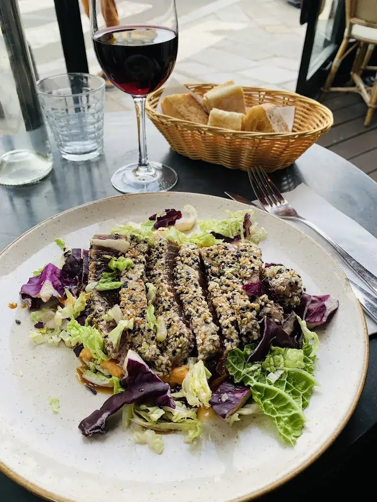 Marta Red_Le Départ Saint-Lazare_Paris_review