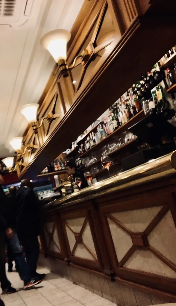 Elie Meyer_Café Saint Lazare_Paris_review