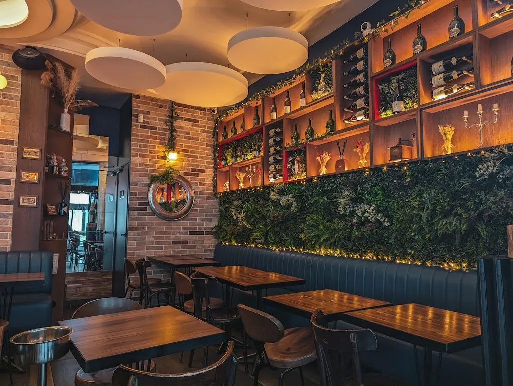 František Tulec_La Belle Quille_Paris_recensione