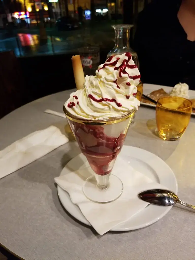 Tanya Mykytsei_Le Comptoir de l'Europe_Paris_review