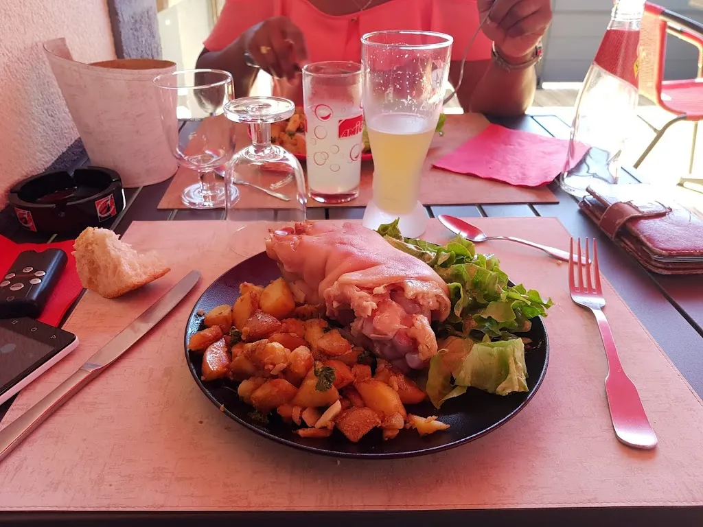 Le Brazza_Pont-du-Château_slider_image_2