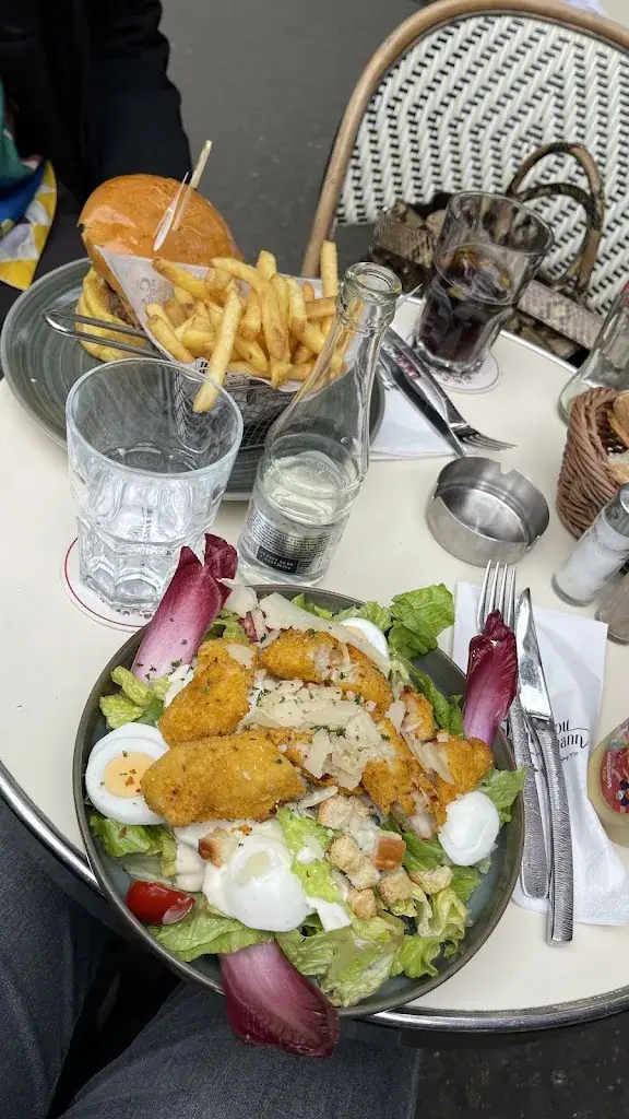 Farimah_Triadou Haussmann_Paris_review