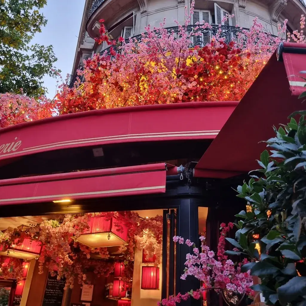 Jase Houia_Triadou Haussmann_Paris_review