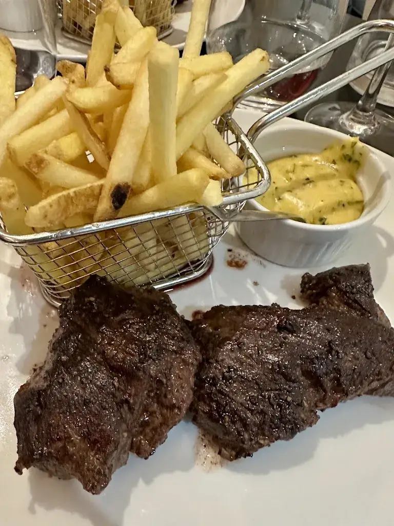 Grish240_Brasserie Lazare Paris_Paris_review