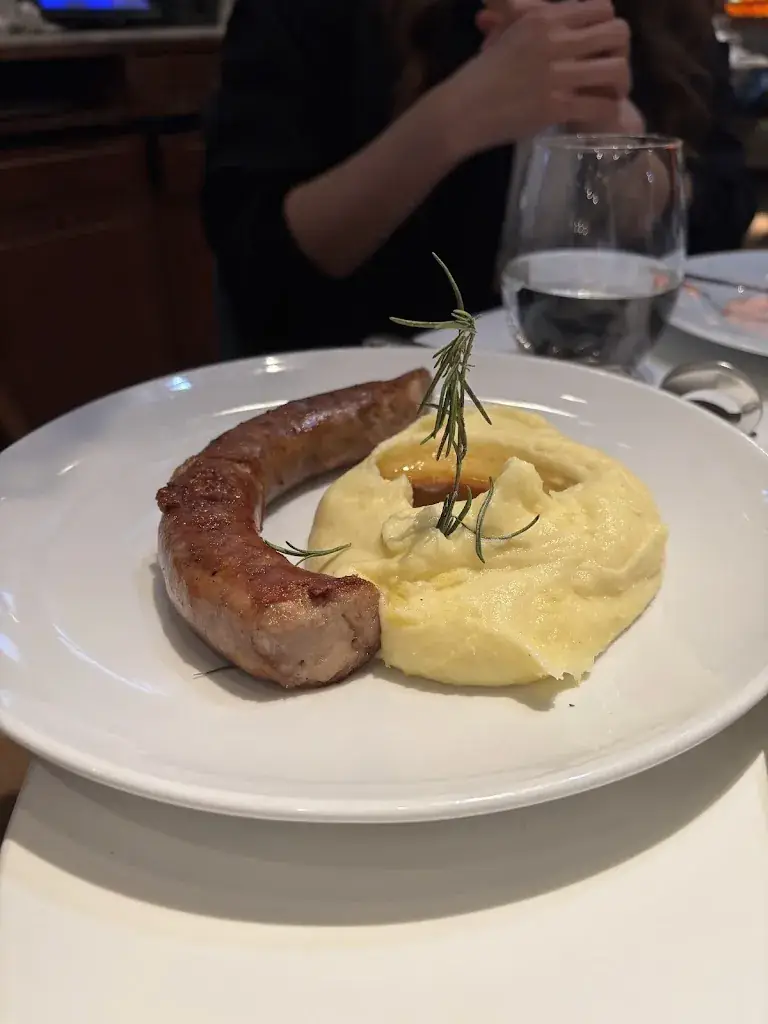 Stella Yoon_Brasserie Lazare Paris_Paris_review