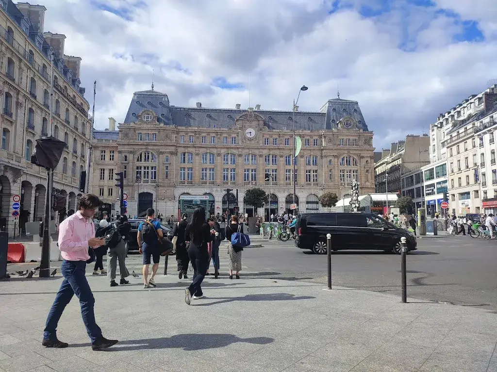 Amdjed Islam DALI_Saint-Lazare_Paris_recensione