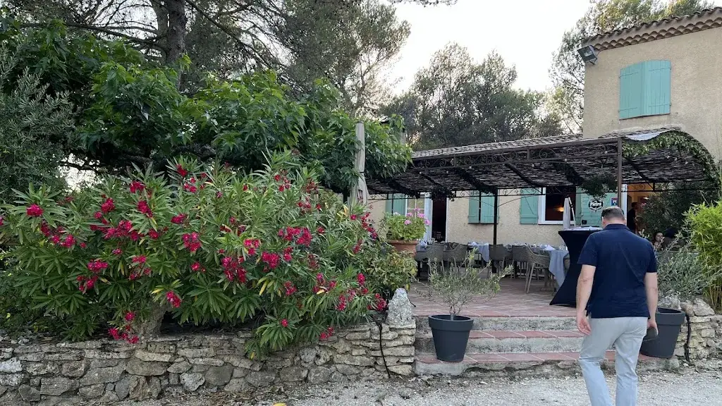 Maria K _L'Oustau de Saint-Marc_Saint-Marc-Jaumegarde_recensione