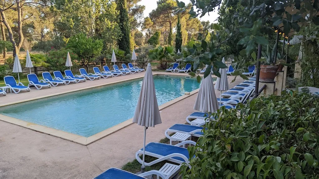 Valentin Boangher_Le Kabanon des Ecuries de l'Aube_Saint-Marc-Jaumegarde_review