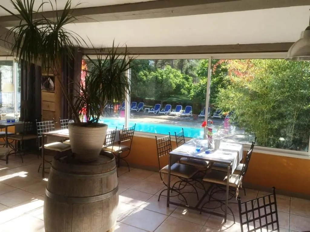 Le Kabanon des Ecuries de l'Aube_Saint-Marc-Jaumegarde_slider_image_1