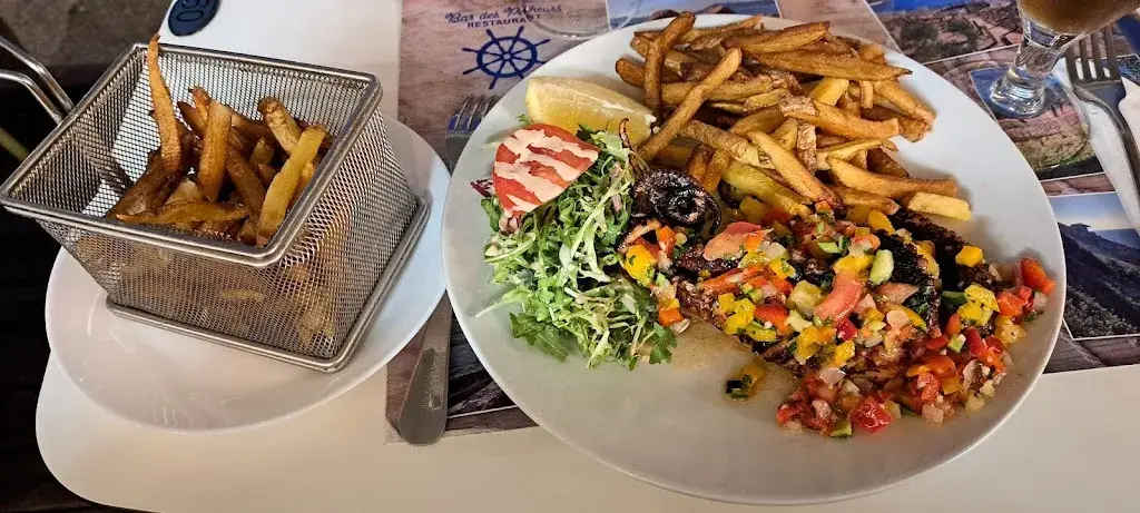 Robert Alupei_Bar des pêcheurs 21 quai Jules guesde 83430_Saint-Mandrier-sur-Mer_review