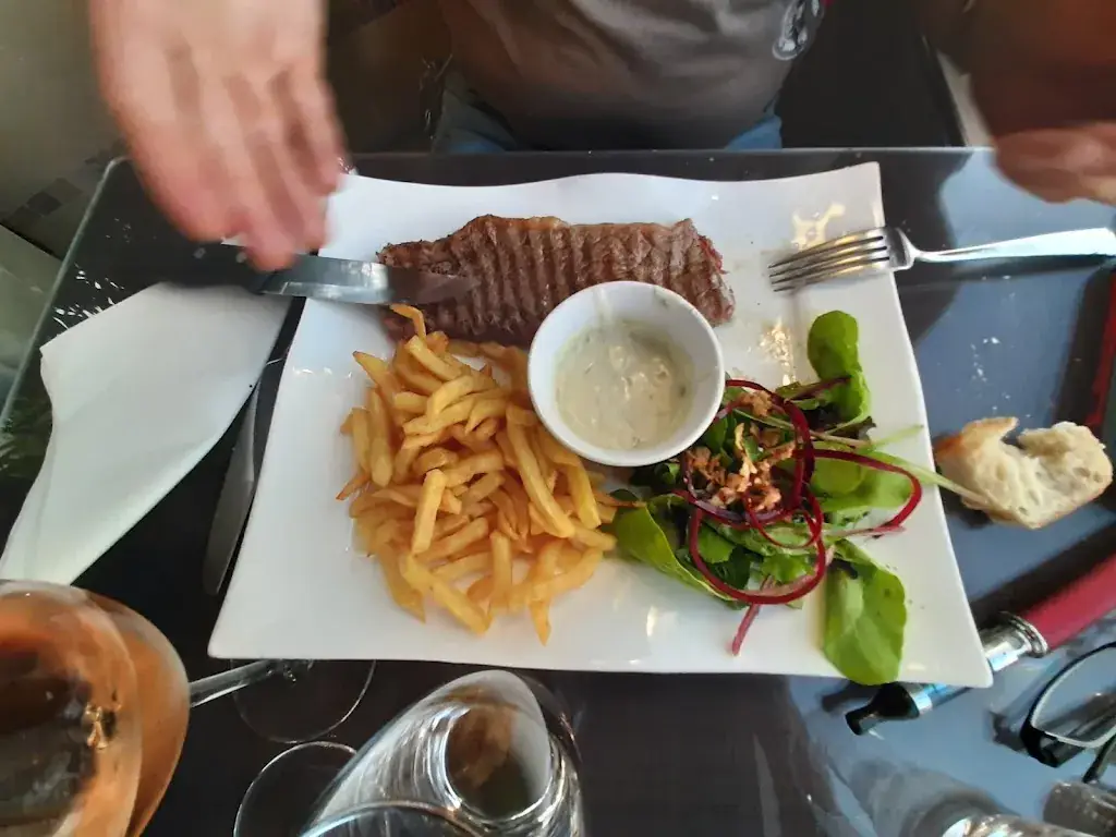 Veronique Duffour_La Baie des Anges_Saint-Mandrier-sur-Mer_review