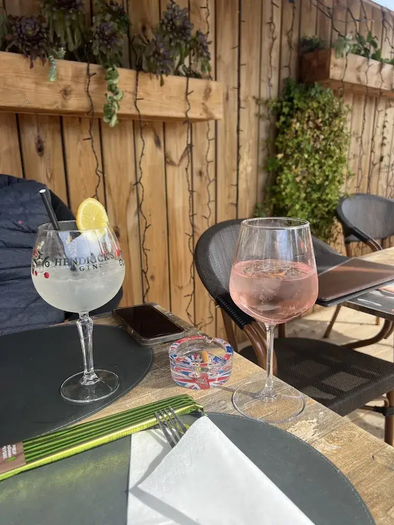 Rym Khalil_La Goelette_Saint-Mandrier-sur-Mer_recensione