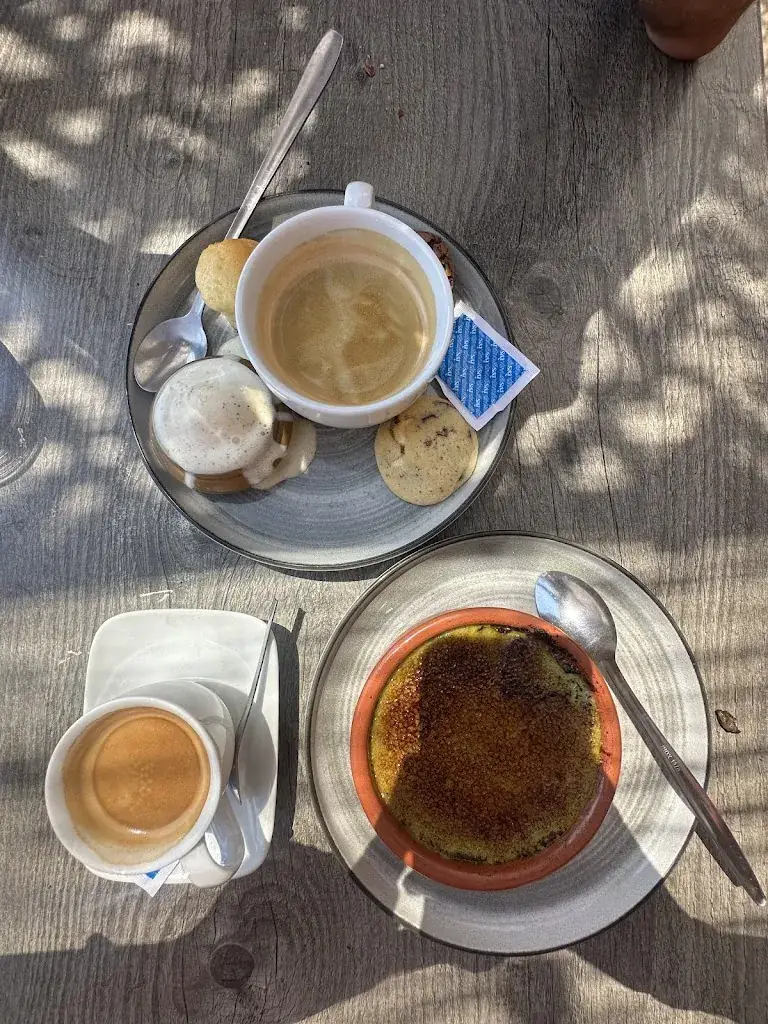 Lali Lara_Le Charly plage_Saint-Mandrier-sur-Mer_review