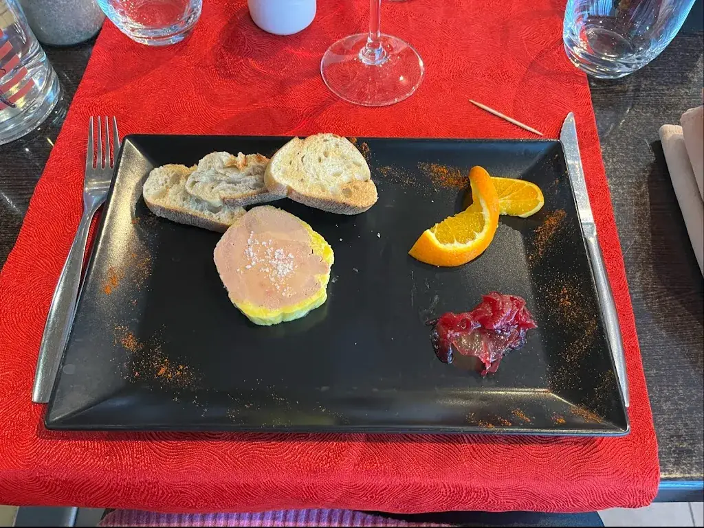 Christine_Restaurant les reflets du Périgord /chez titi_Saint-Mitre-les-Remparts_review