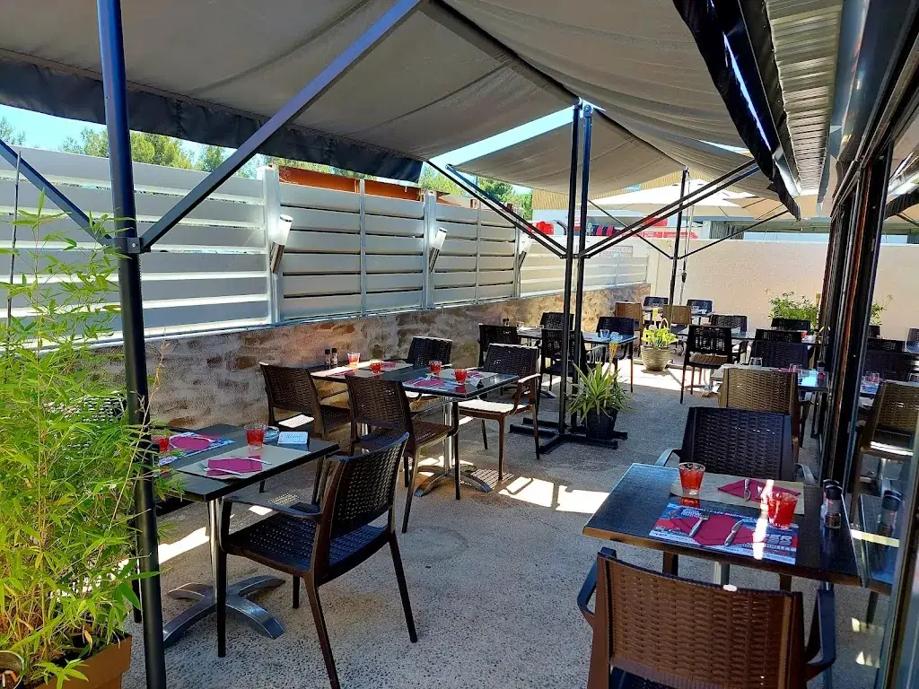 Restaurant les reflets du Périgord /chez titi restaurant in Saint-Mitre-les-Remparts