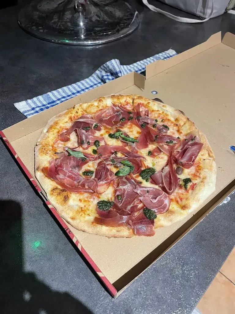 Luca Guazzaroni_Basilico_Saint-Paul-en-Forêt_review