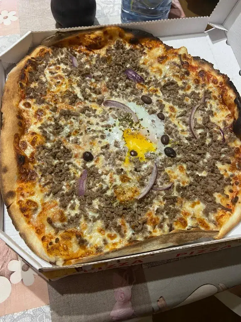 sandy betty_La pizza_Saint-Martin-Vésubie_review