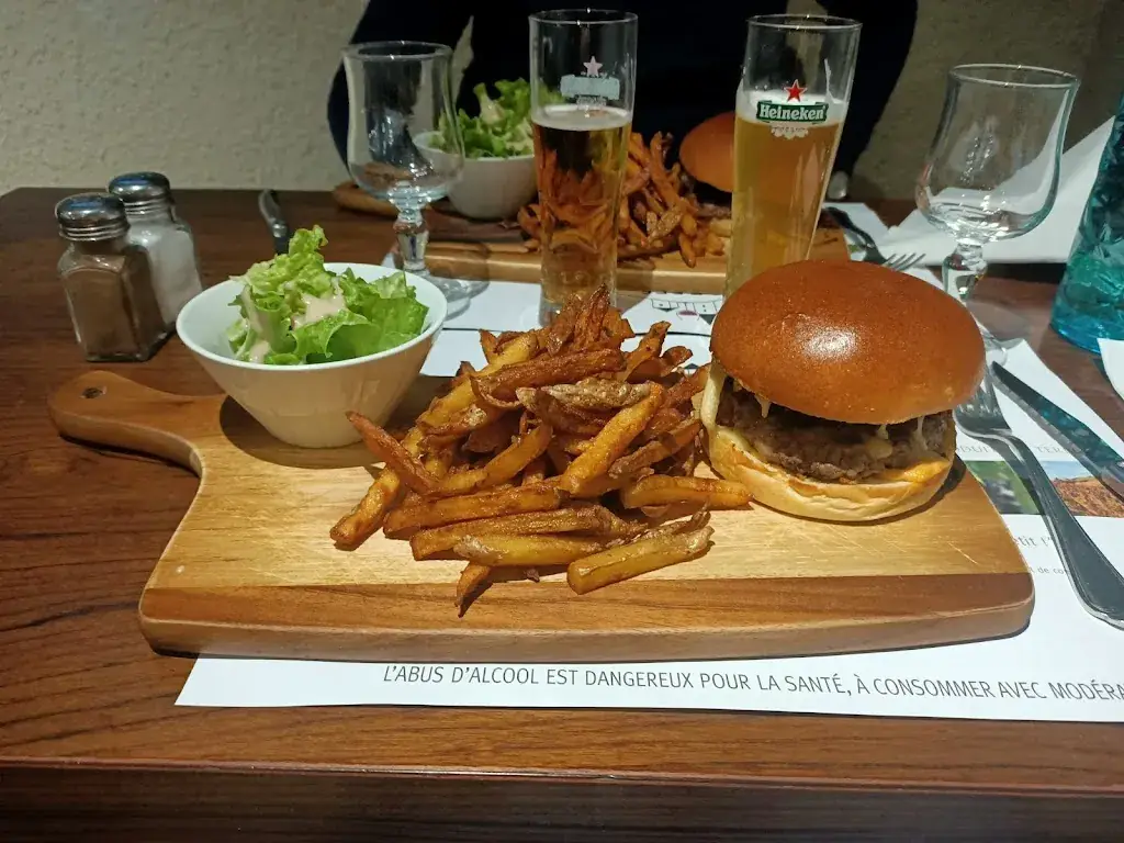 Café de la Roche_Quincié-en-Beaujolais_slider_image_2