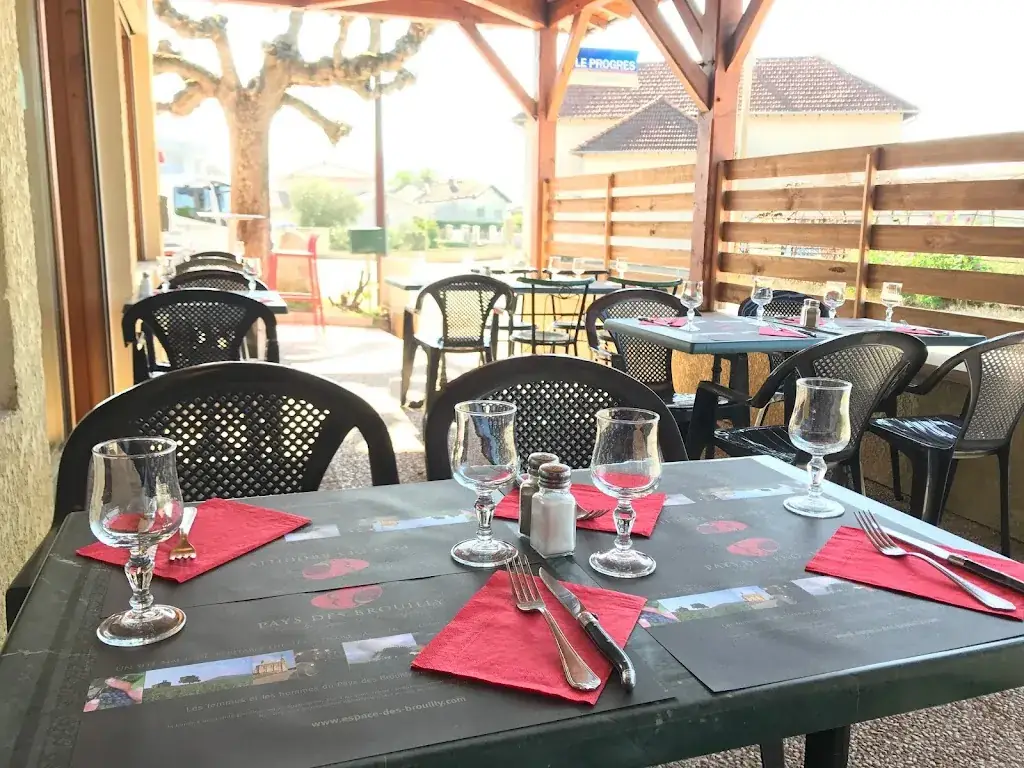 Café de la Roche_Quincié-en-Beaujolais_slider_image_3