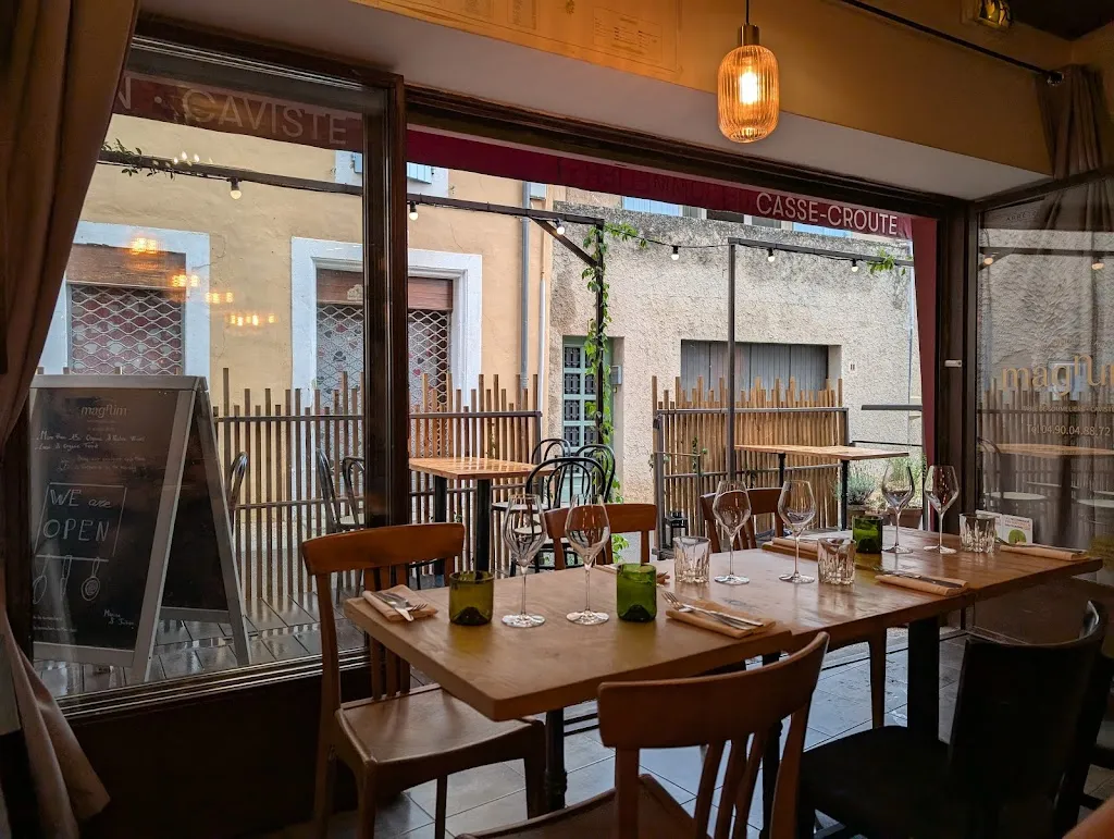 Erwin Schlotthauer_Magnum - Table de Sommeliers en Luberon - St Saturnin les Apt_Saint-Saturnin-lès-Apt_review