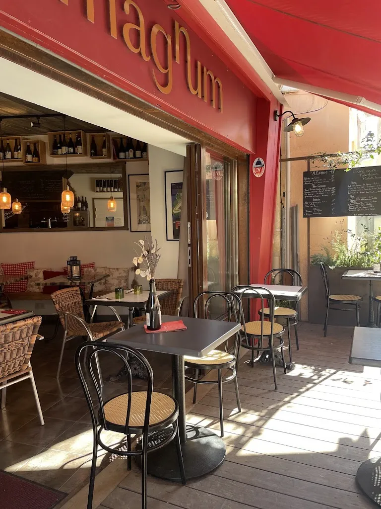 Magnum - Table de Sommeliers en Luberon - St Saturnin les Apt restaurant in Saint-Saturnin-lès-Apt