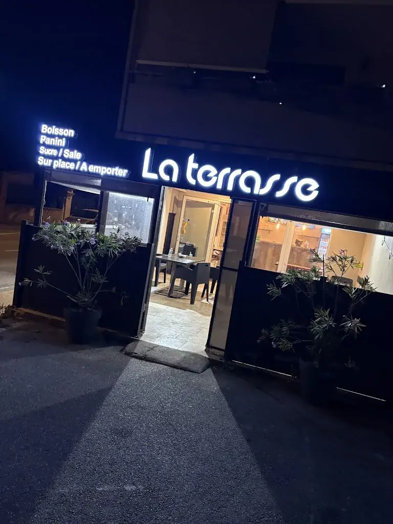 La Terrasse Restaurant in Saint-Saturnin-lès-Avignon