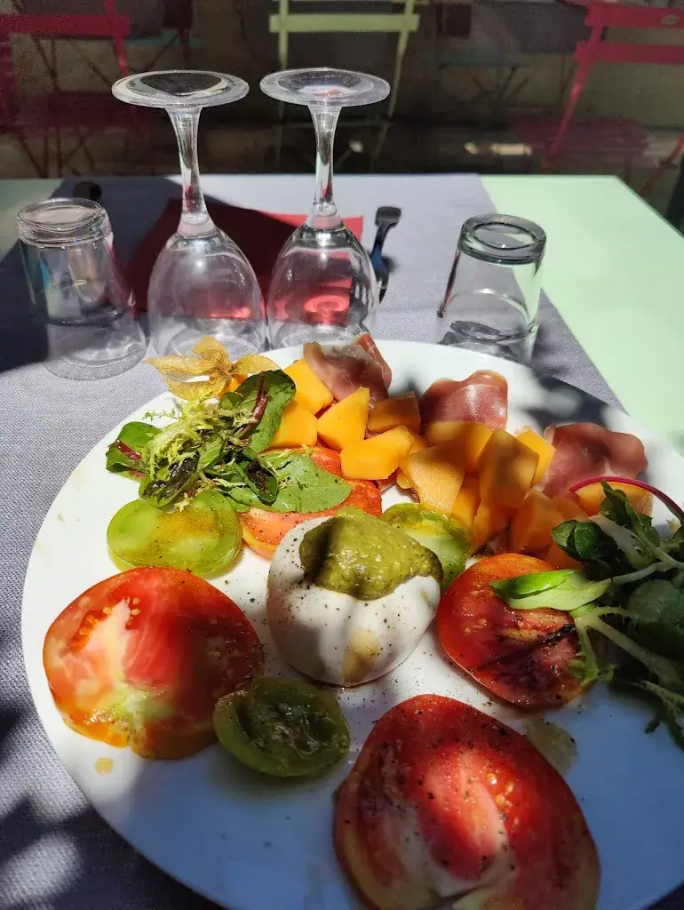 Cécilia Cespedes_Chez Fabrice_Saint-Martin-de-Crau_review